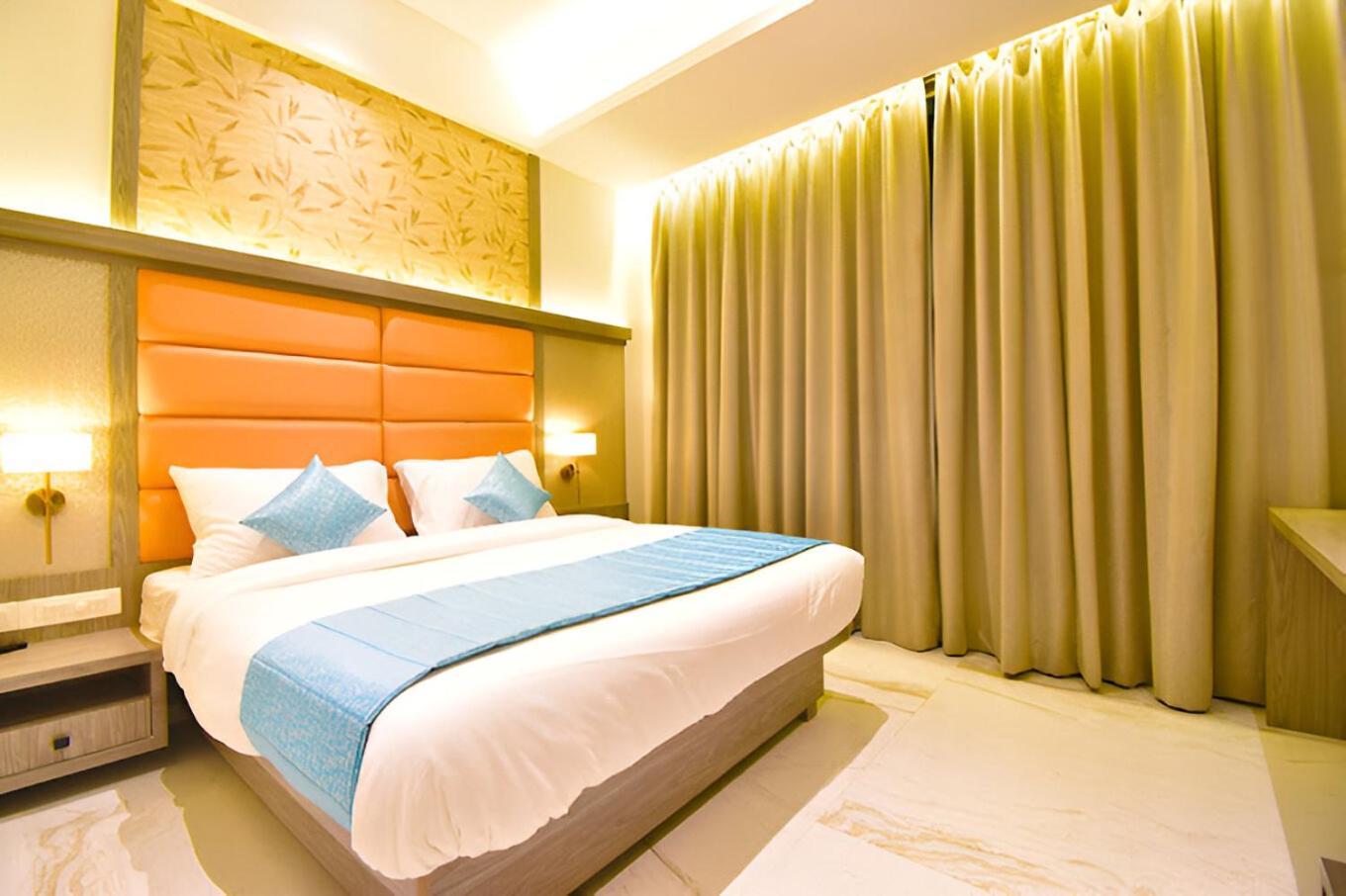 Glitz Hotels La Dahlia - Premium Thane Luaran gambar