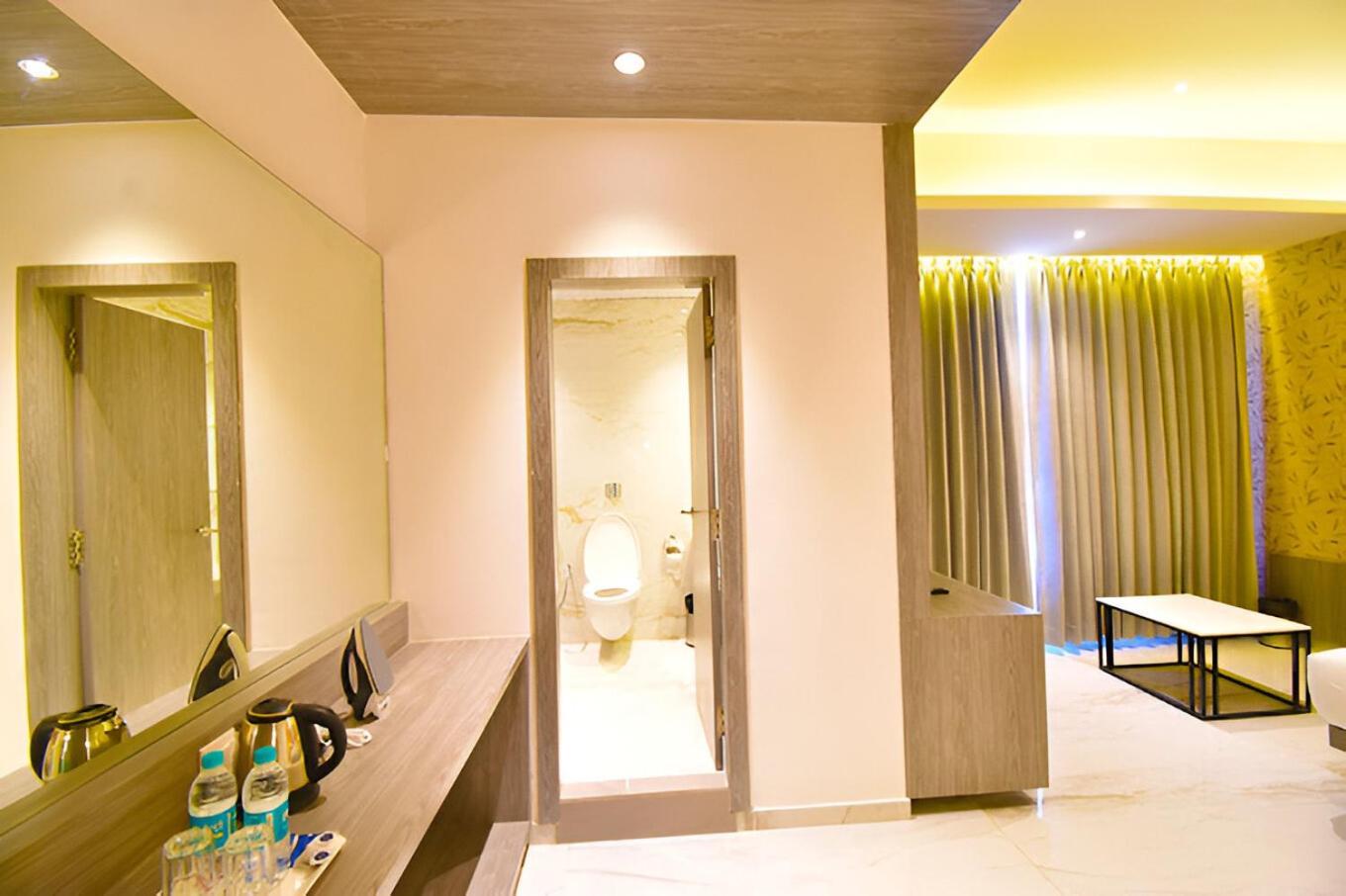 Glitz Hotels La Dahlia - Premium Thane Luaran gambar