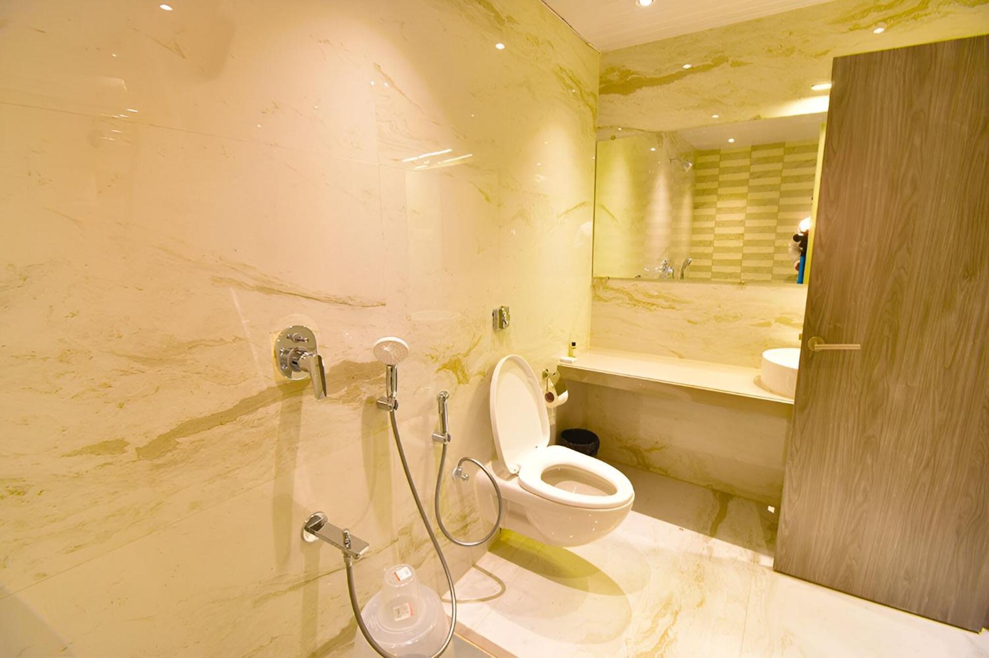 Glitz Hotels La Dahlia - Premium Thane Luaran gambar