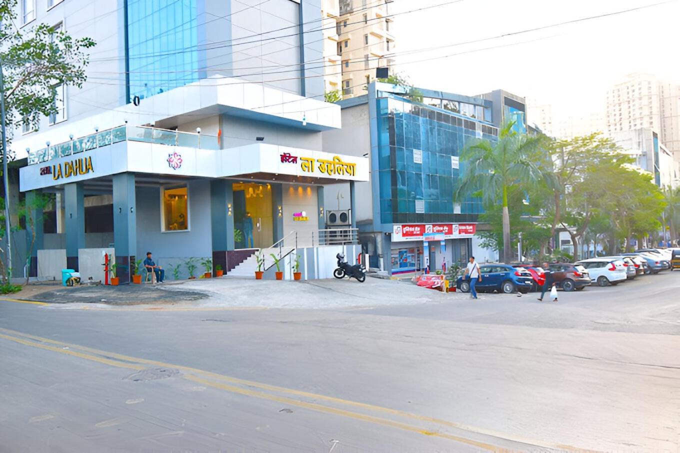 Glitz Hotels La Dahlia - Premium Thane Luaran gambar