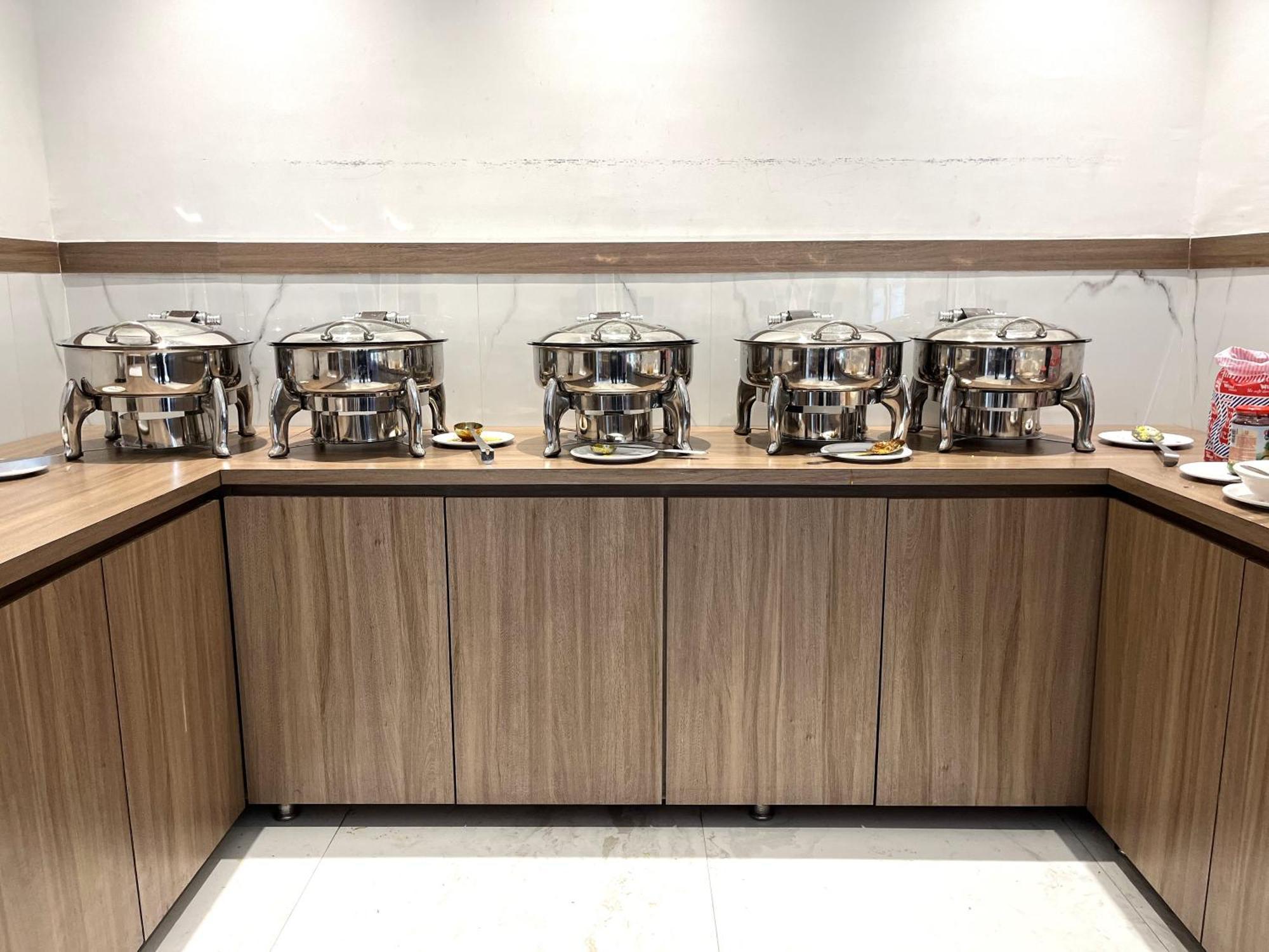Glitz Hotels La Dahlia - Premium Thane Luaran gambar